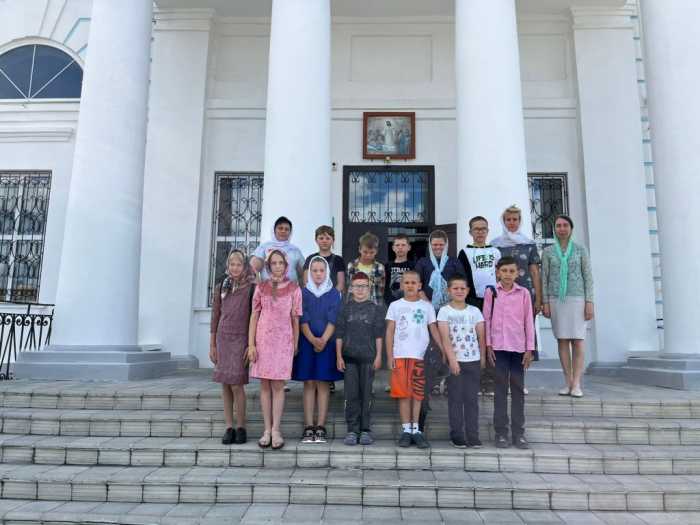 Воспитанники пришкольного лагеря Мглинской СОШ №1 побывали на экскурсии в Успенском храме