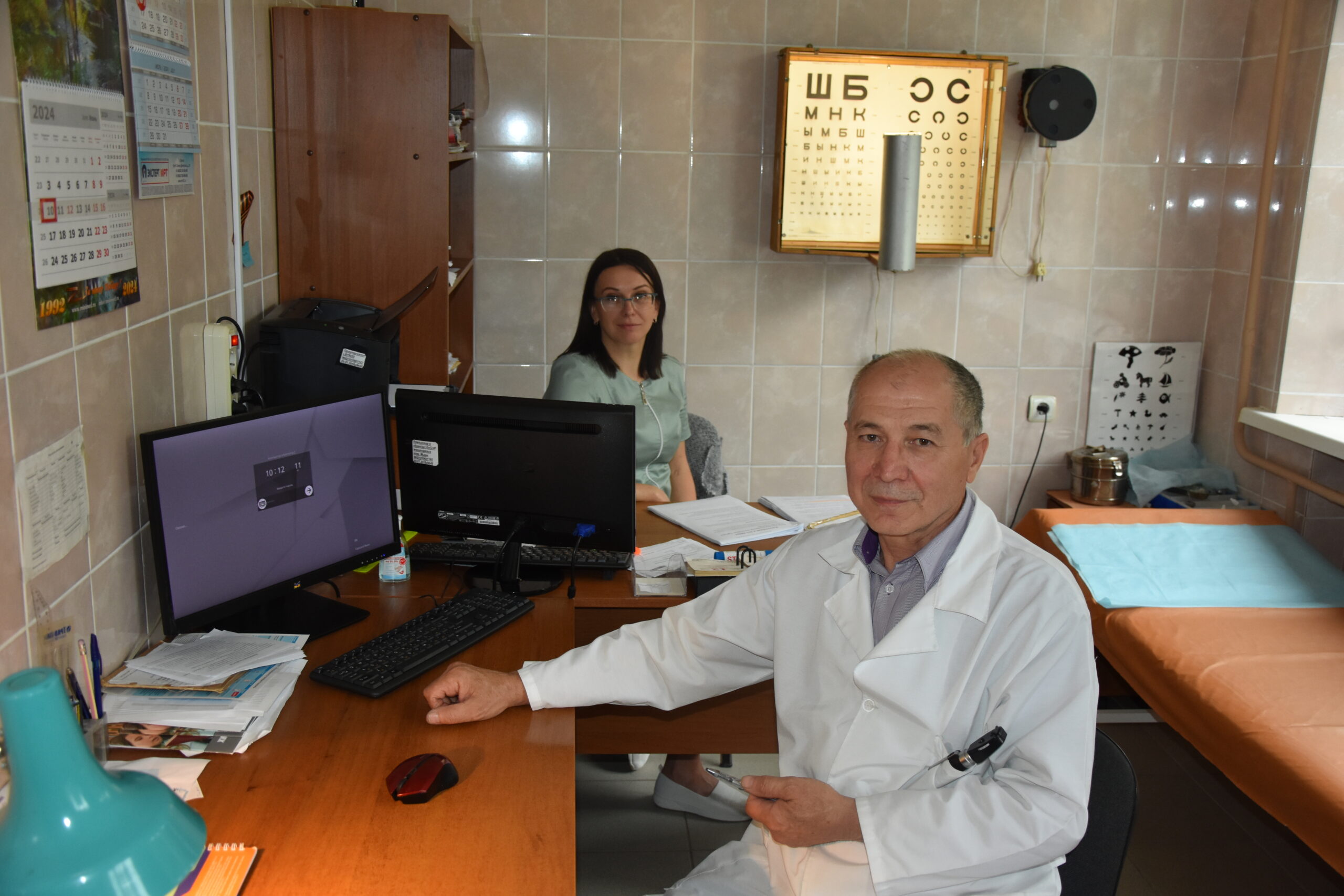 Не одно десятилетие беззаветно и преданно служит своему делу офтальмолог Мглинской ЦРБ К.М. Гапизов