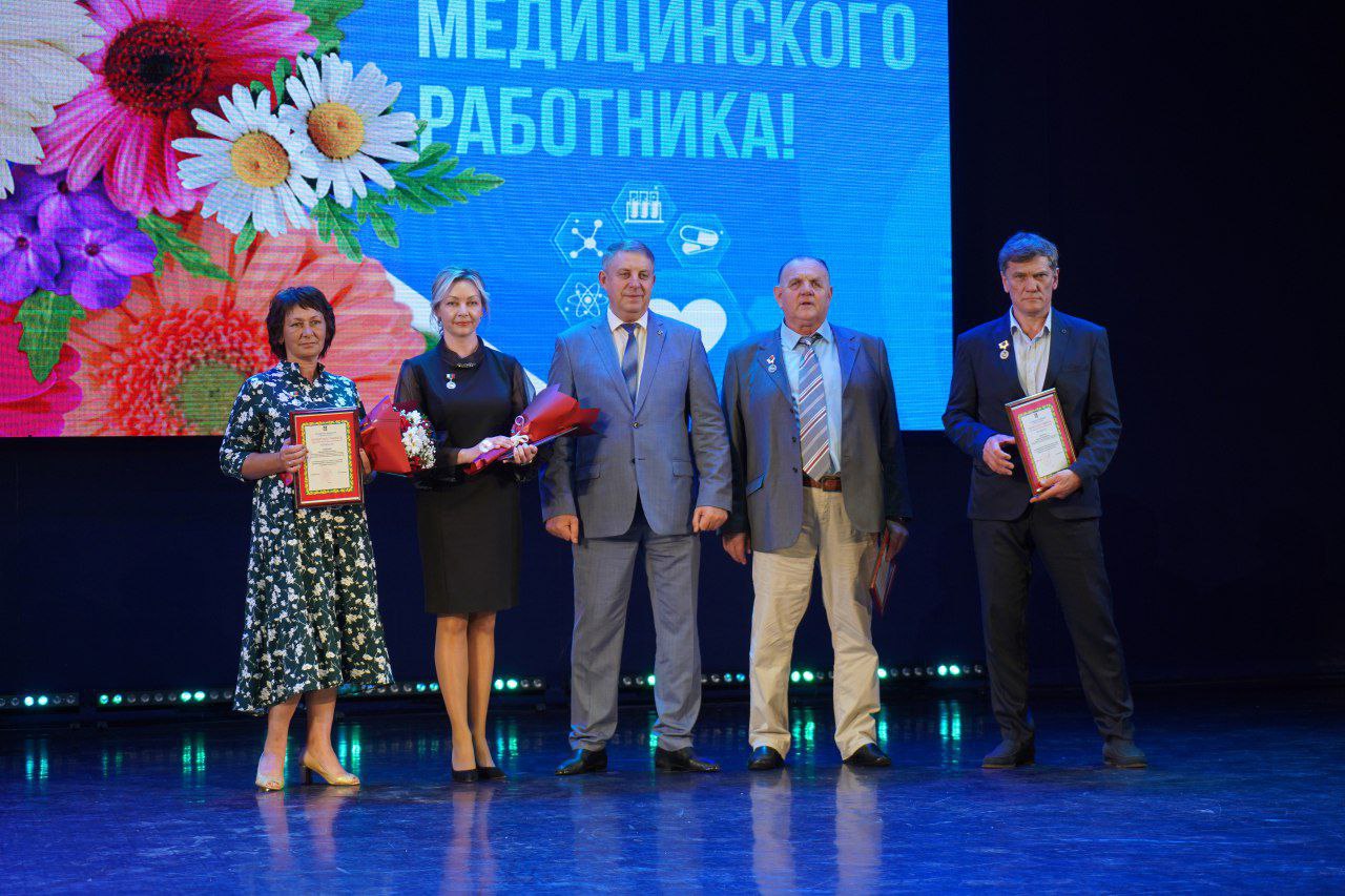 Губернатор поздравил брянских медиков с наступающим профессиональным праздником