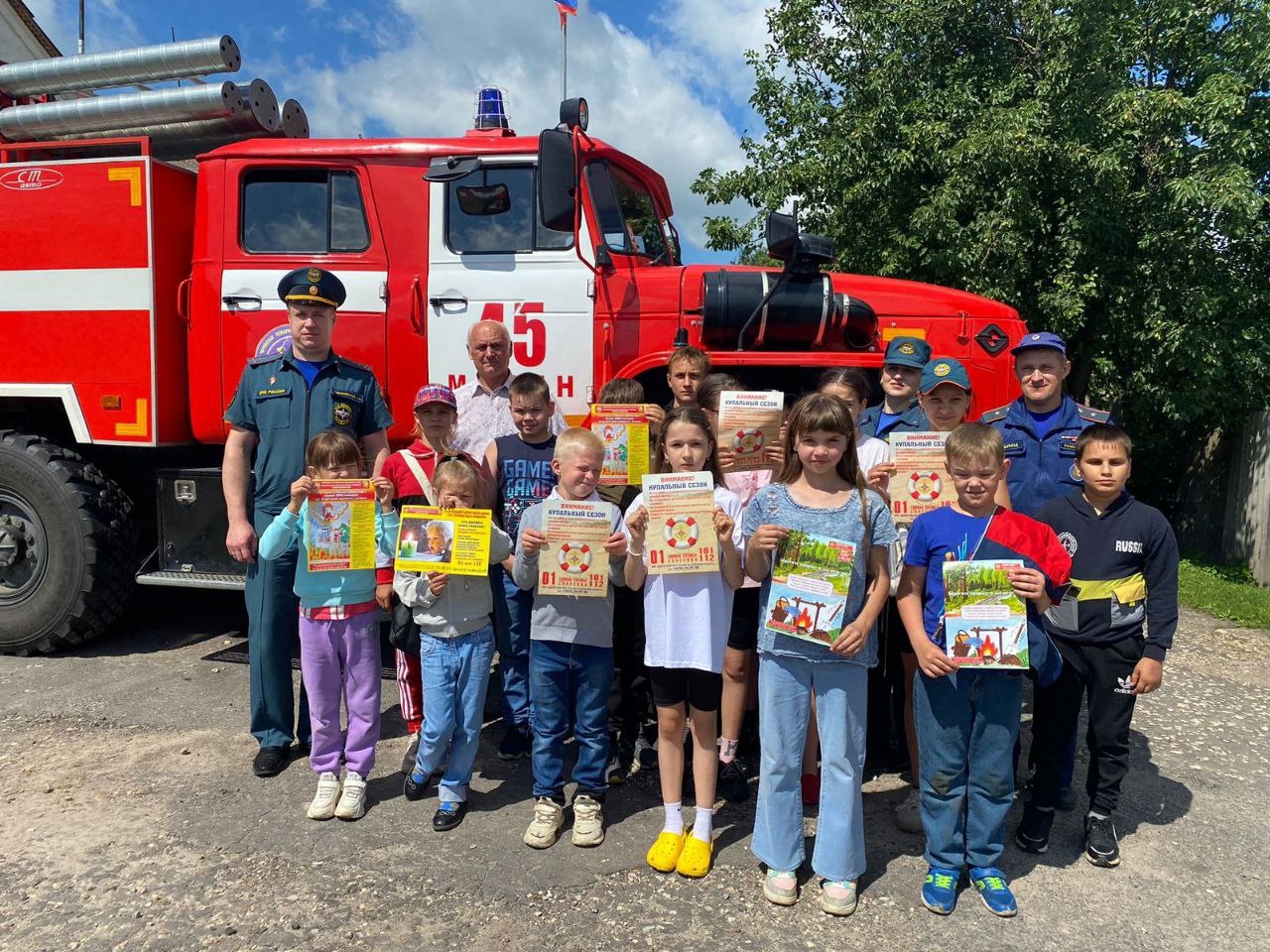 В рамках акции «Мои безопасные каникулы» мглинские школьники побывали в пожарно-спасательной части № 45