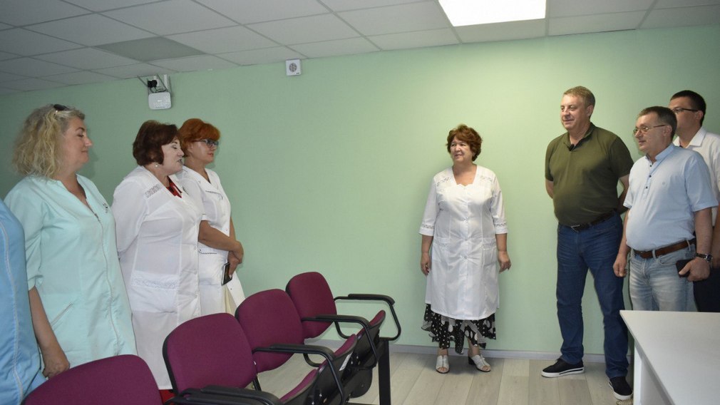 Губернатор Александр Богомаз дал высокую оценку отстроенной Брянковской центральной поликлинике