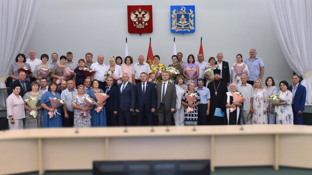 В Год семьи в Брянской области 56 семейных пар удостоены высокой награды