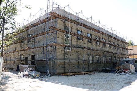 В пристройке к брянской ДШИ № 10 продолжаются отделочные работы