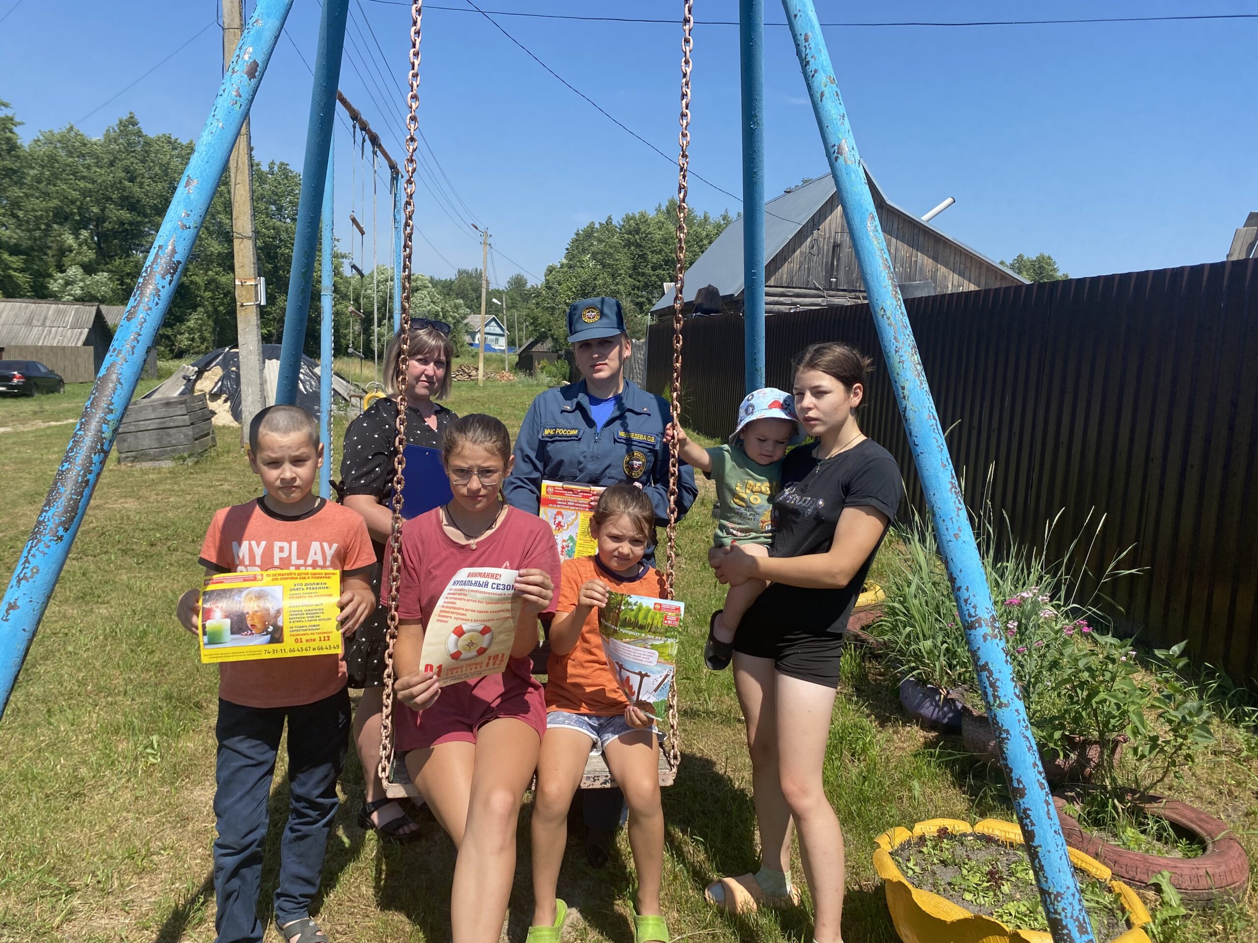 Сотрудники МЧС Мглинского района провели рейд совместно со специалистами КЦСОНо