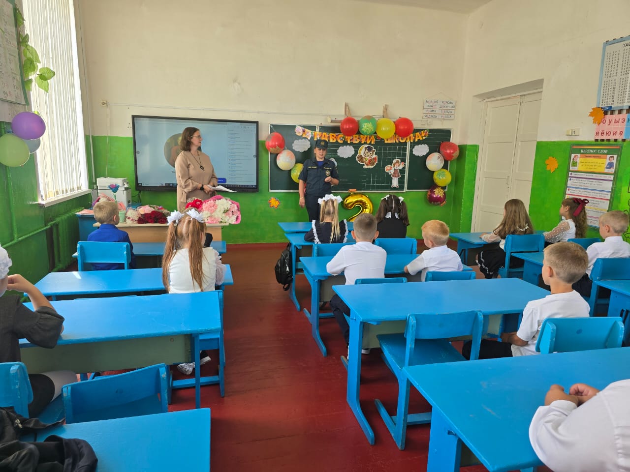 В День знаний мглинские сотрудники МЧС провели традиционные уроки безопасности