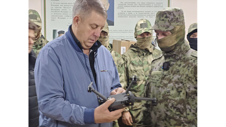 Брянский губернатор Александр Богомаз передал пограничникам квадрокоптеры