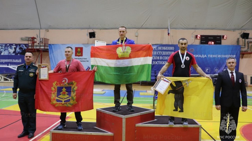 Брянский пожарный стал призером соревнований по гиревому спорту