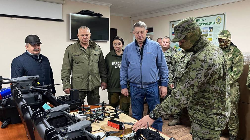 Губернатор Брянской области Александр Богомаз передал пограничникам новое оборудование