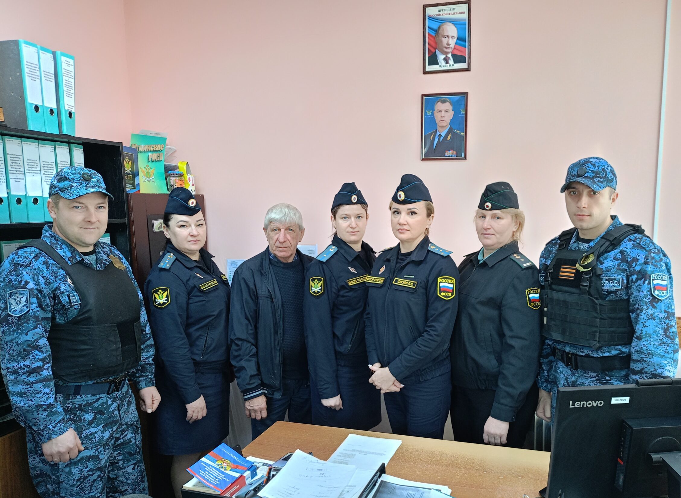 Мглинский районный отдел судебных приставов встречает профессиональный праздник