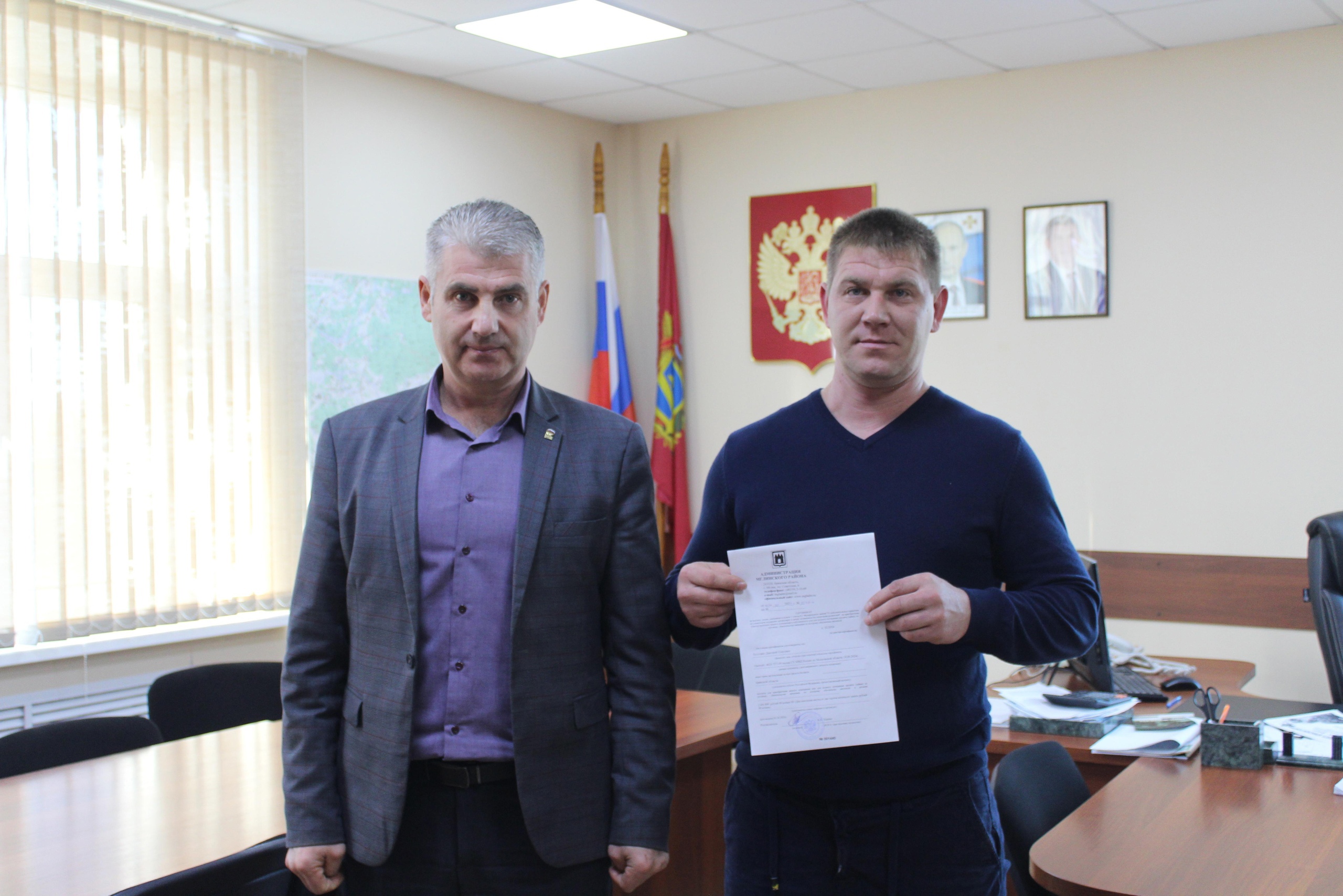 Мглинчанину Дмитрию Подоляко вручили жилищный сертификат