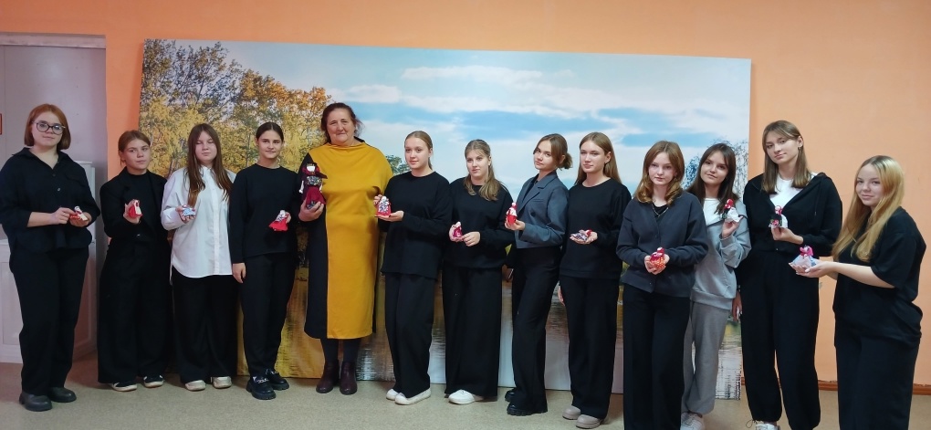 Юные мглинчане приняли участие в мастер-классе «Изготовление тряпичной куклы — оберега»