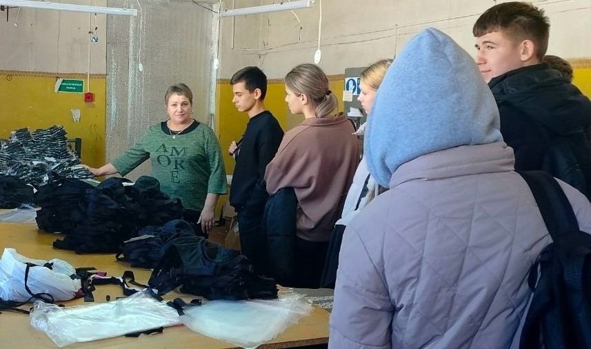 Мглинские школьники посетили швейный цех