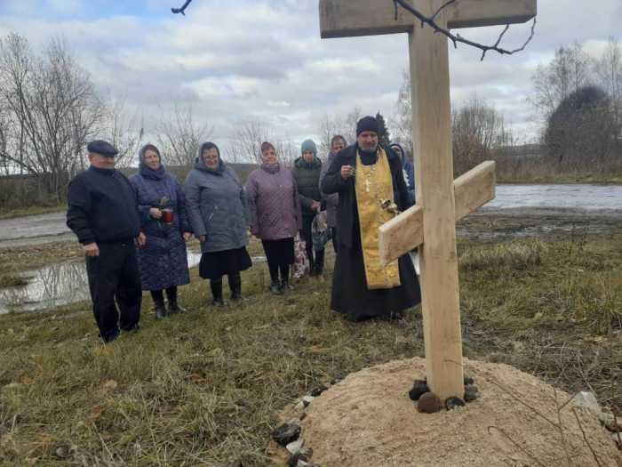 Поклонный крест освятили в селе Новая Романовка Мглинского района