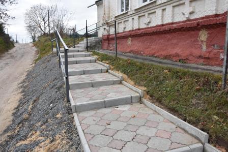 В Мглинской музыкальной школе отремонтировали крыльцо