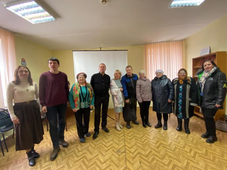 В Мглине в рамках месячника «Белая трость» библиотека проводит просветительские мероприятия