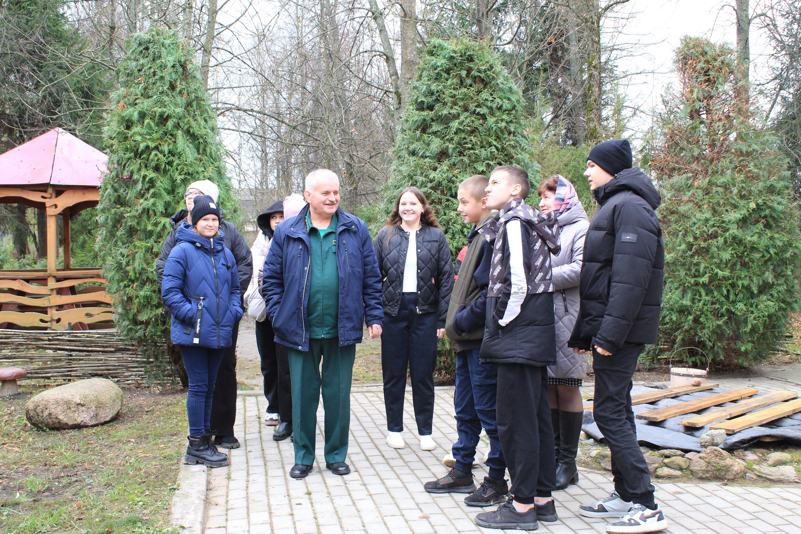 В Мглинском лесничестве прошел профориентационный урок со школьниками из Молодьково