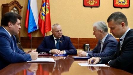 Спикер Брянской облдумы встретился с представителями общероссийского профсоюза военнослужащих