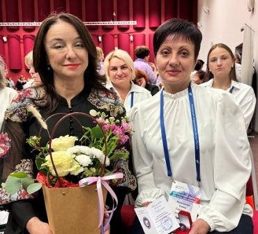 Главной медицинской сестре брянского медцентра вручили нагрудный знак «За верность профессии»