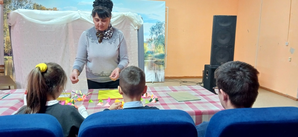 В Мглинском Доме культуры прошел мастер-класс «Новогодняя игрушка на ёлку»