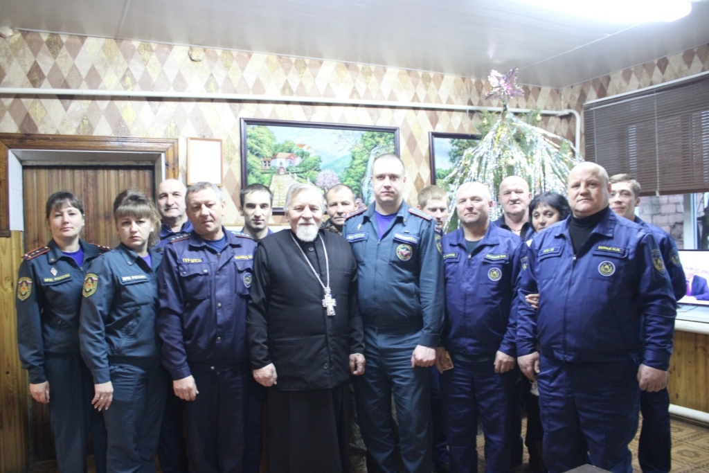 Мглинских спасателей поздравили с профессиональным праздником