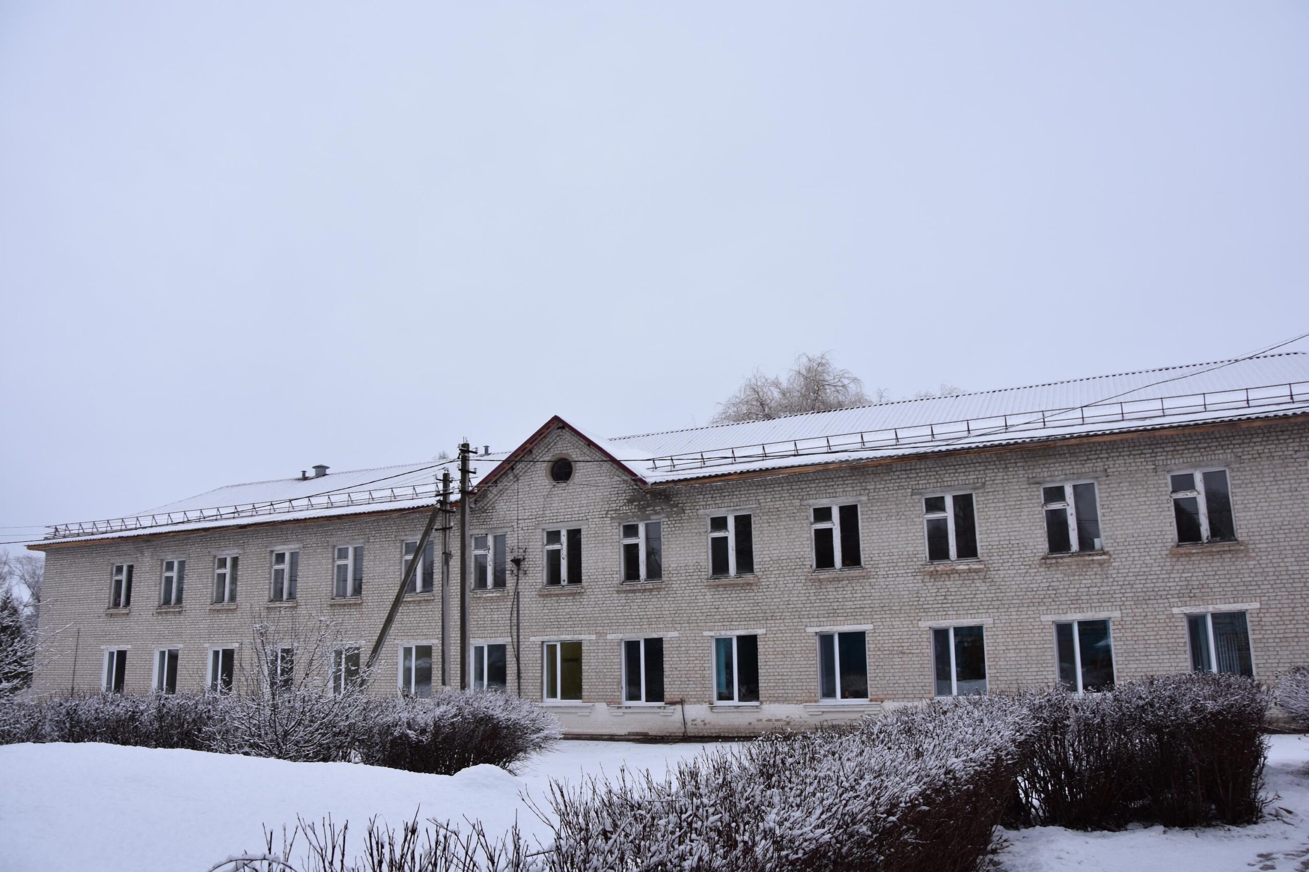 В Мглинской ЦРБ в 2024 году завершен первый этап ремонта кровли здания стационарного отделения