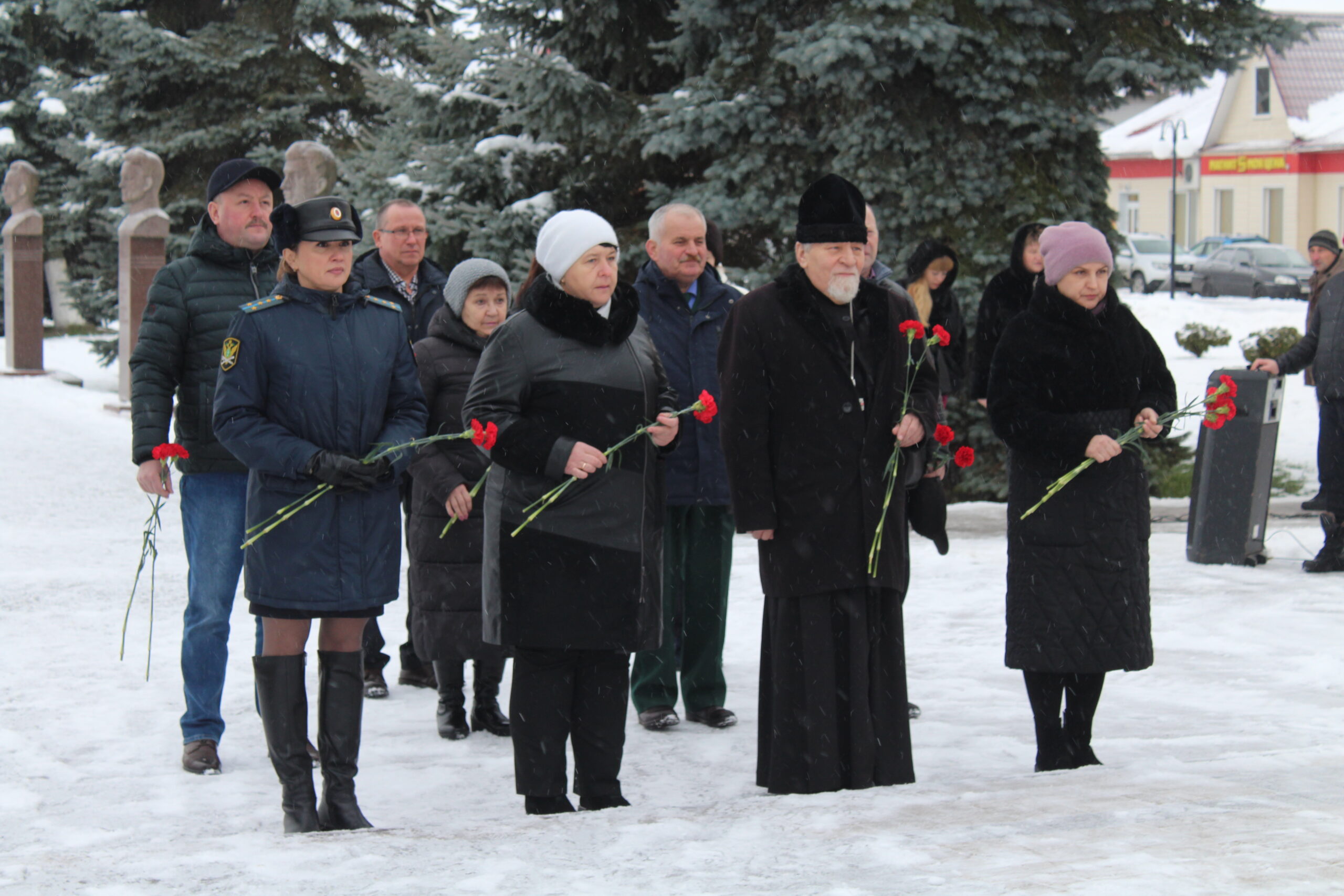 В Мглине в День Героев Отечества состоялась церемония возложения цветов
