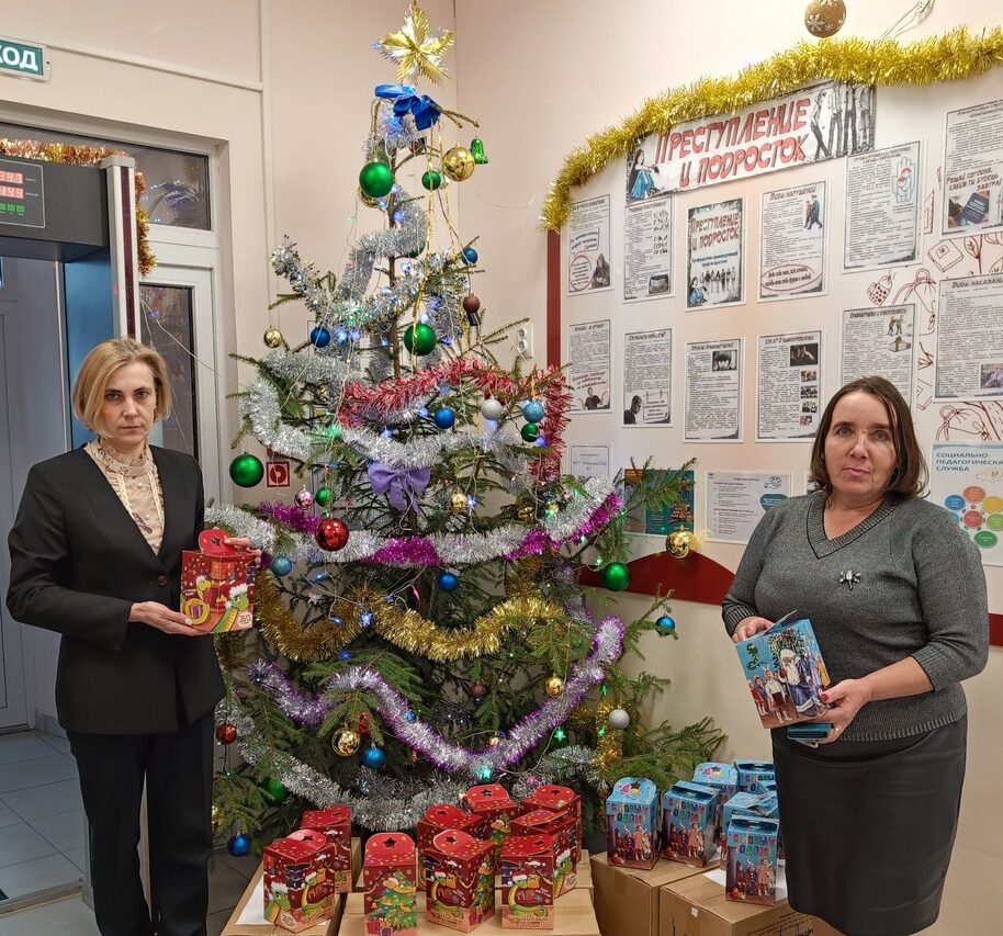 Депутат Брянской облдумы Николай Патов передал подарки к Новому году для маленьких мглинчан