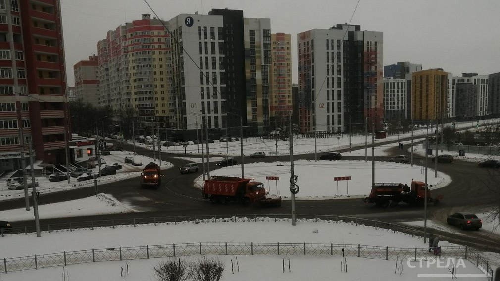 В Брянске активно ведется уборка и обработка дорог
