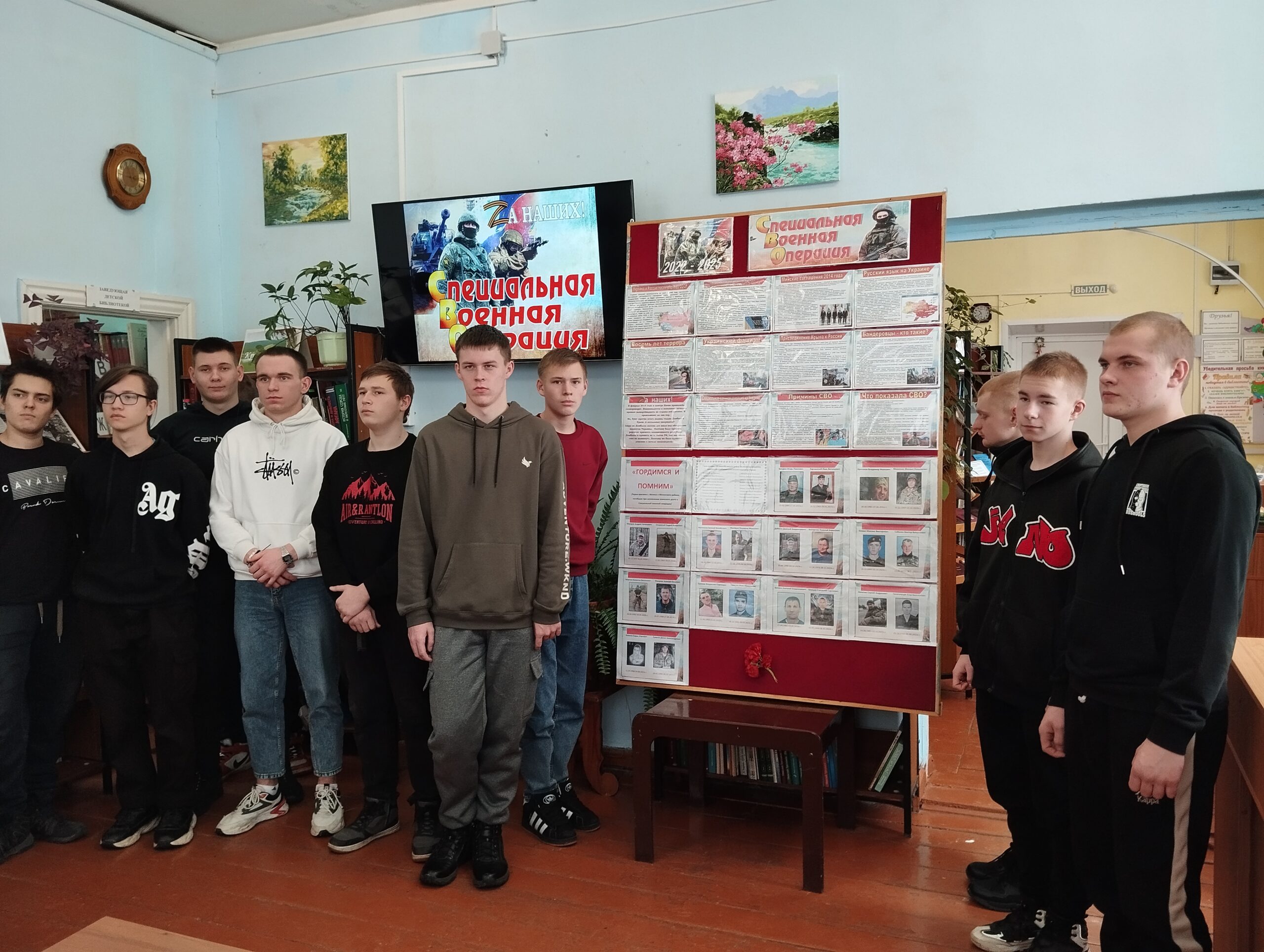 В Мглинской библиотеке прошел час патриотизма «Помним и гордимся»