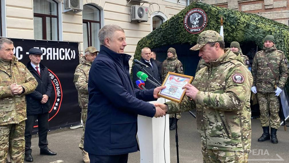 БАРС-Брянск передали новые автомобили, сертификат на 100 радиостанций и дизельные генераторы