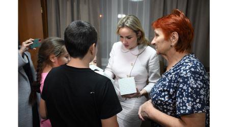 Детский омбудсмен Мария Львова-Белова навестила семью погорельцев на Брянщину