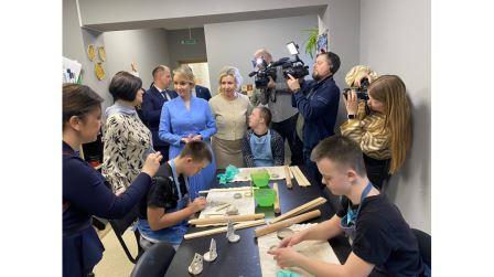 Мария Львова-Белова посетила центр дневного пребывания детей-инвалидов в Брянске