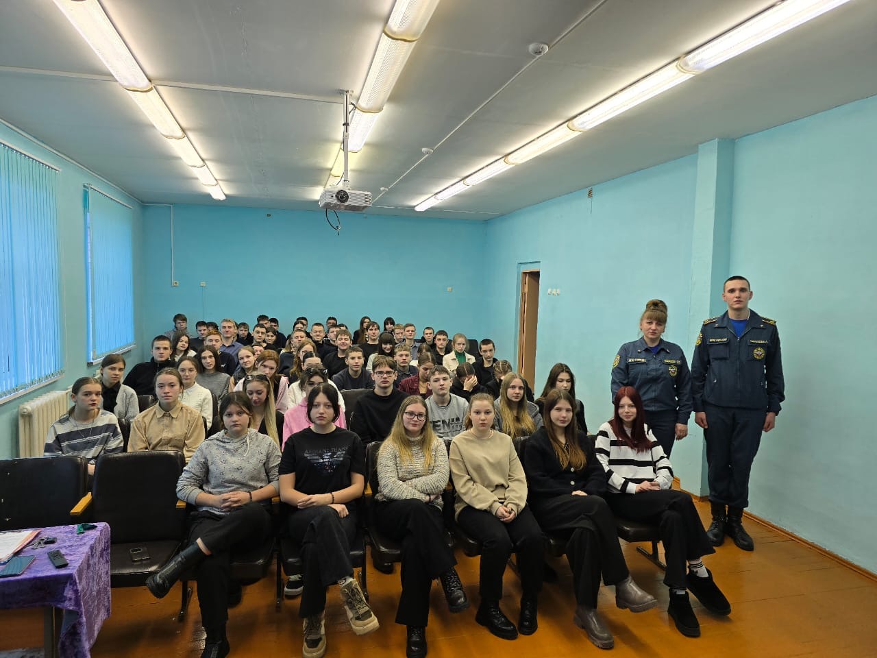 Курсант Академии государственной противопожарной службы МЧС России Александр Пинчуков встретился с учениками Мглинской школы № 2