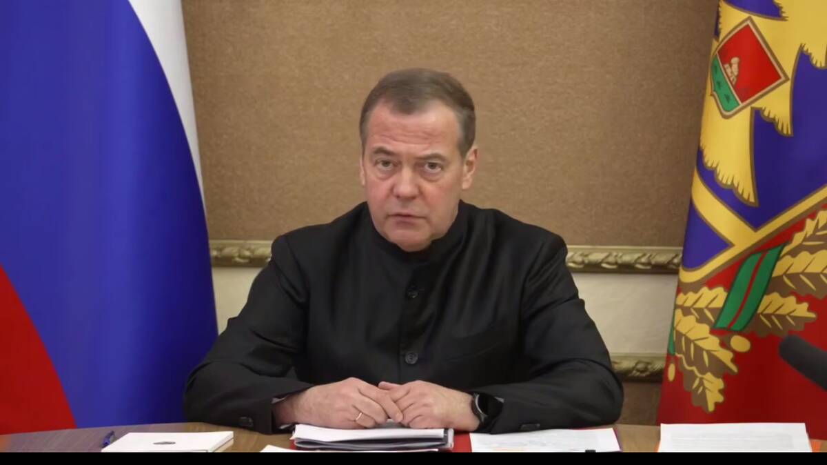 Дмитрий Медведев: брянский химзавод выполняет гособоронзаказ в полном объёме