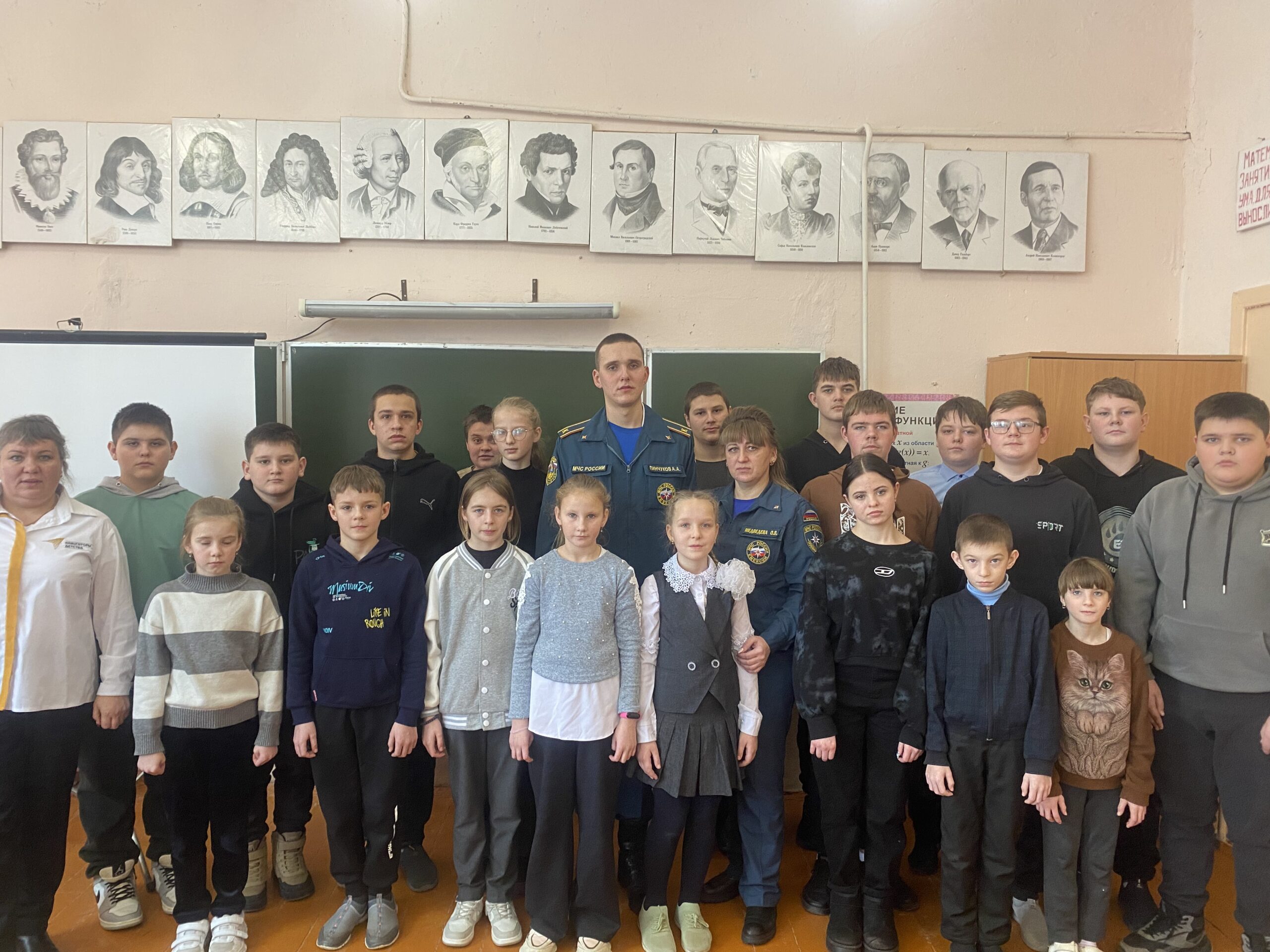 Мглинские школьники встретились с курсантом Академии государственной противопожарной службы МЧС России