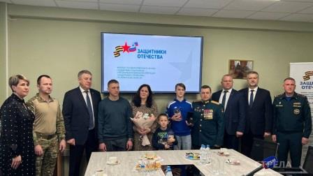 Брянский губернатор Александр Богомаз встретился с героем СВО Сергеем Артюховым