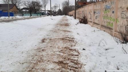 В Брянске дорожники за сутки израсходовали 245 кубометров песко-соляной смеси