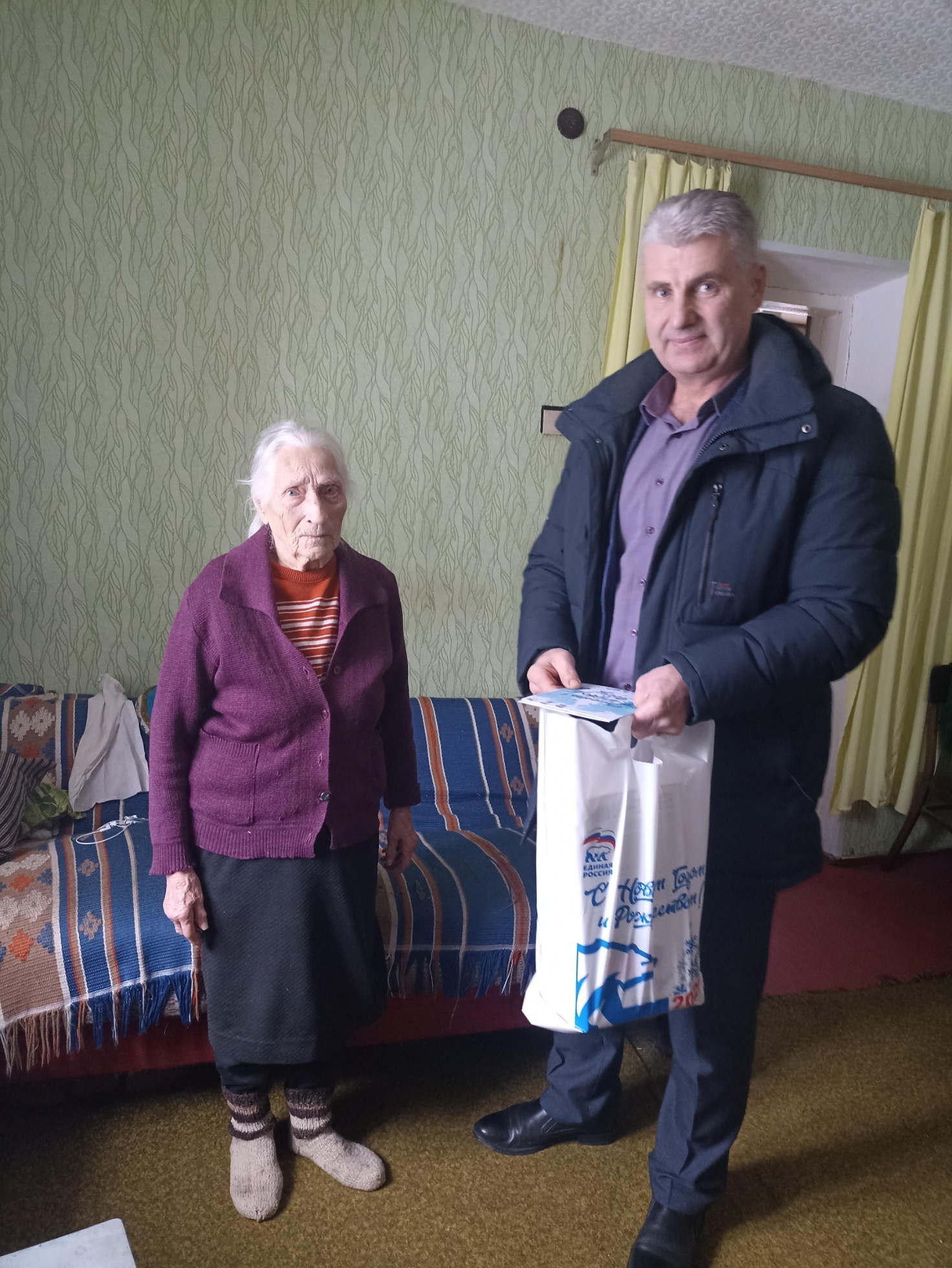 В Мглинском районе с праздниками поздравили ветеранов Великой Отечественной войны