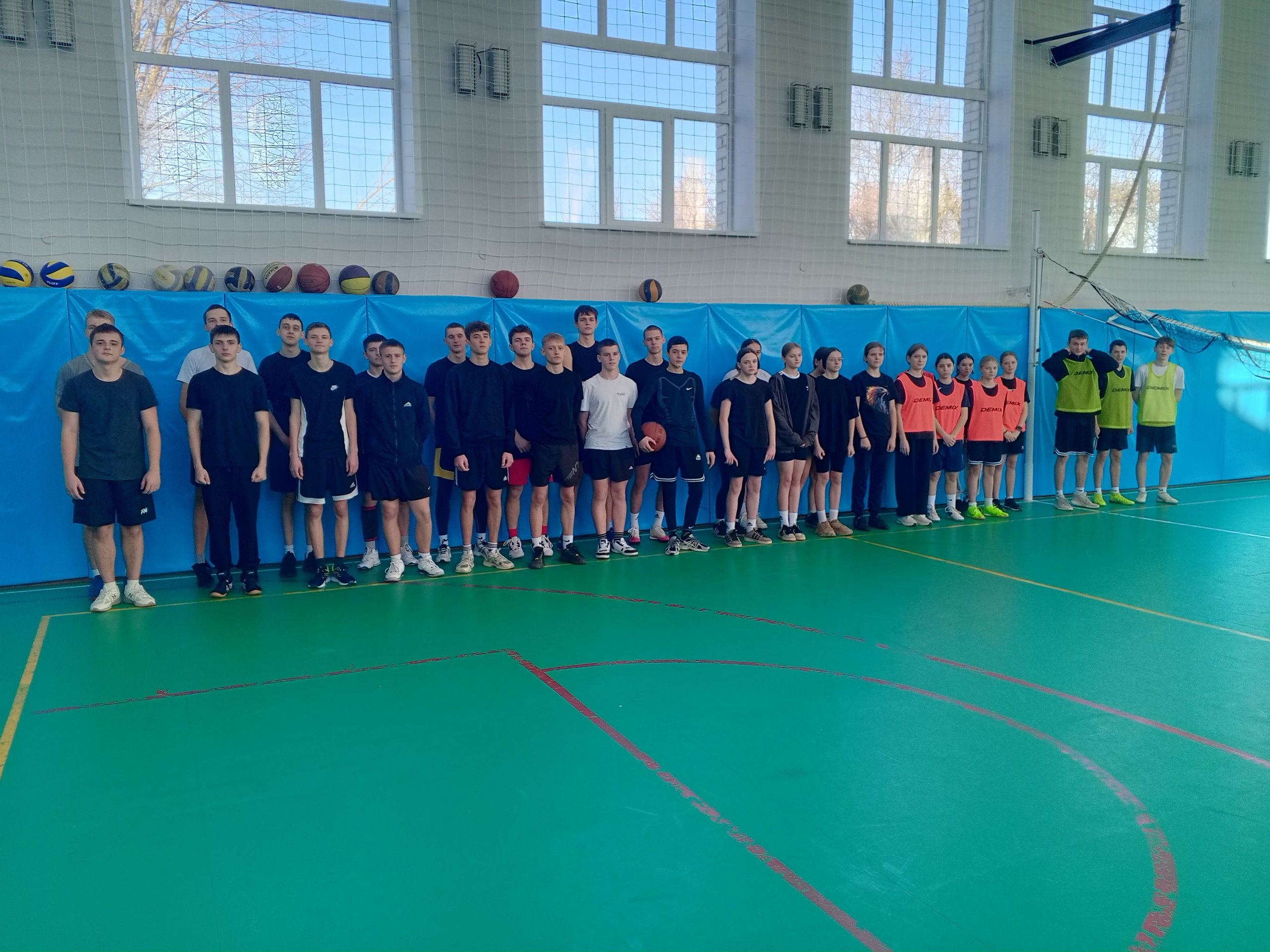 В Мглине прошли соревнования по баскетболу, посвящённые 80-летию Победы в Великой Отечественной войне