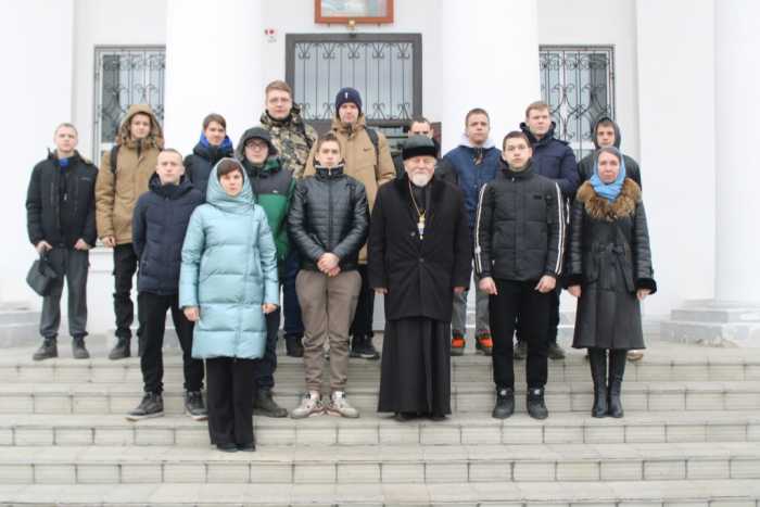 К Дню православной молодежи в храме г. Мглина состоялась встреча со студентами