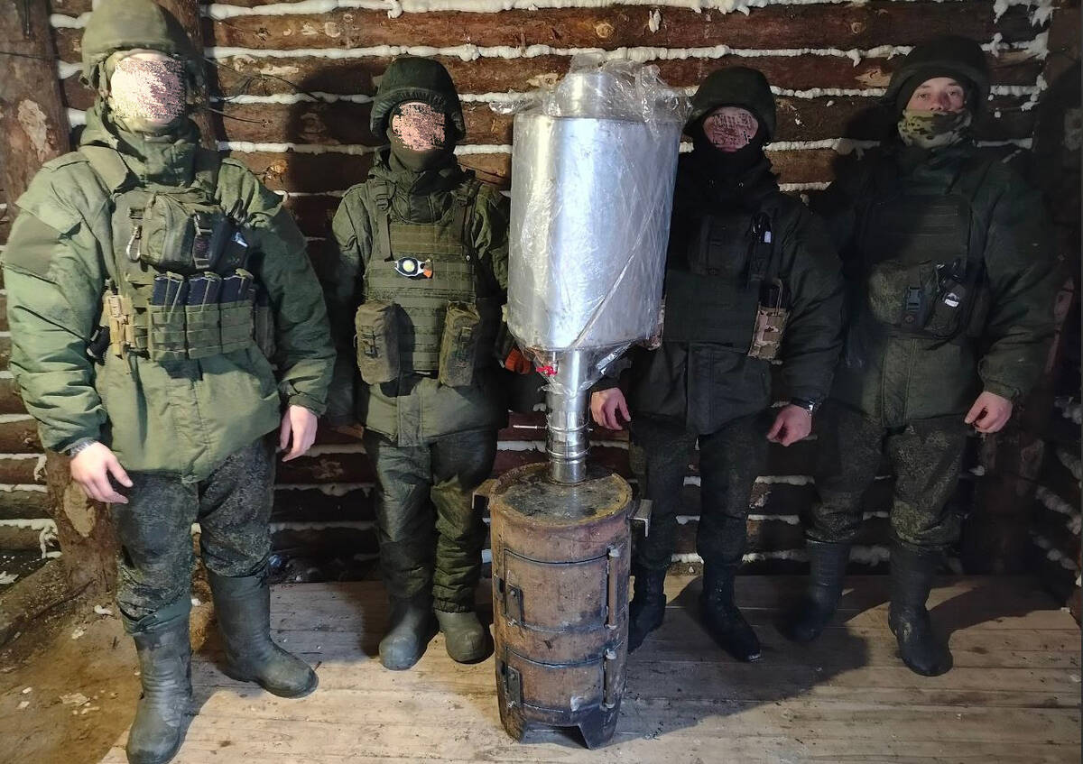 Волонтеры из брянской Суземки помогают укреплять оборонительные сооружения