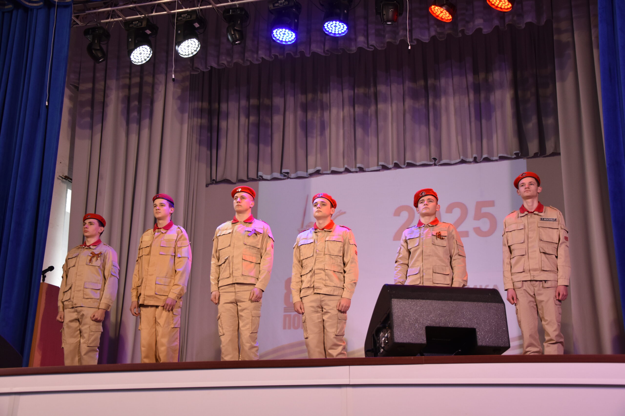 В Мглинском Доме культуры прошел праздничный концерт «России верные сыны»