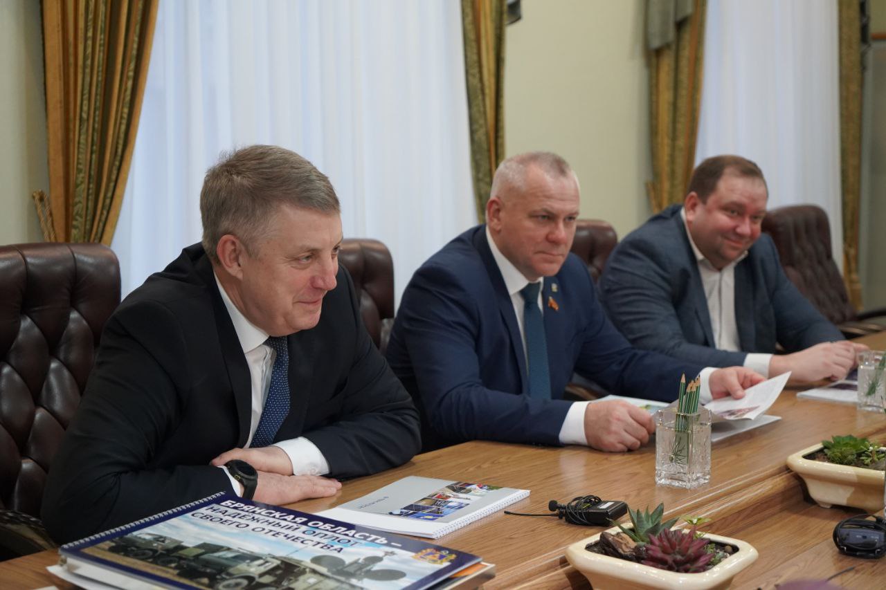 Губернатор Брянской области Александр Богомаз провел встречу с учредителем ООО «Термотрон-Завод» Георгием Абушенко