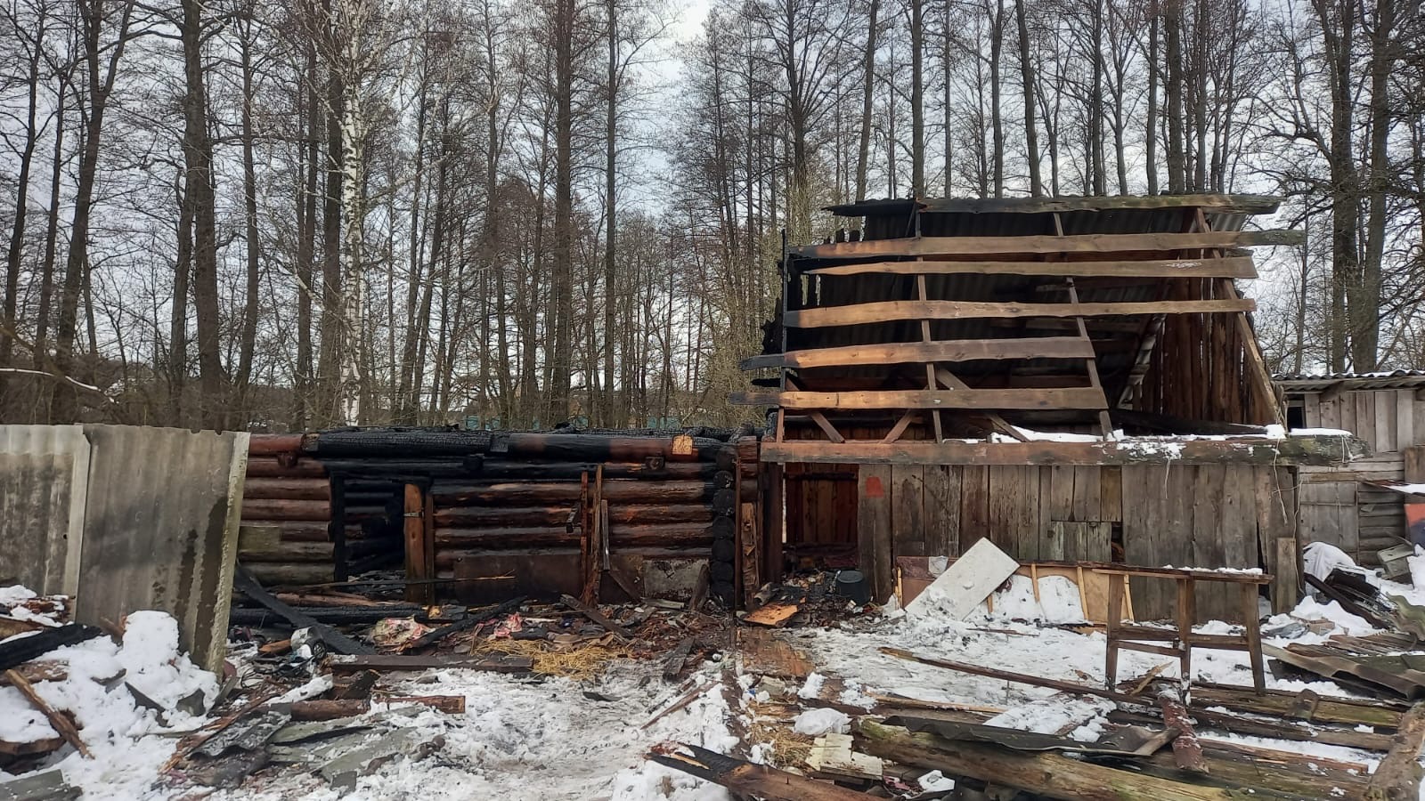 В мглинских Колодезках сгорел сарай