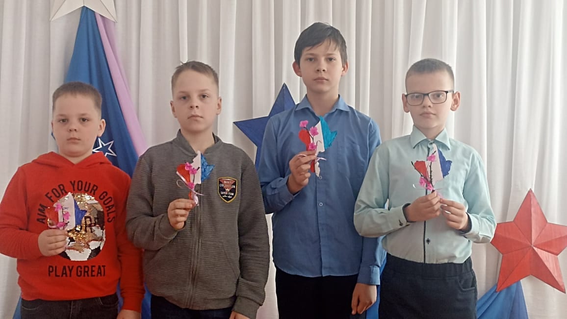 Обучающиеся Мглинского Центра детского творчества присоединились к акции «Крымская весна. 11 лет в родной гавани»