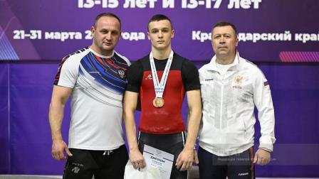 Брянский спортсмен Николай Ратниекс завоевал бронзу Первенства России по тяжелой атлетике