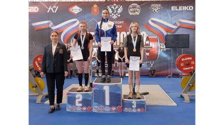 Брянская спортсменка Долганова завоевала бронзу первенства России по пауэрлифтингу