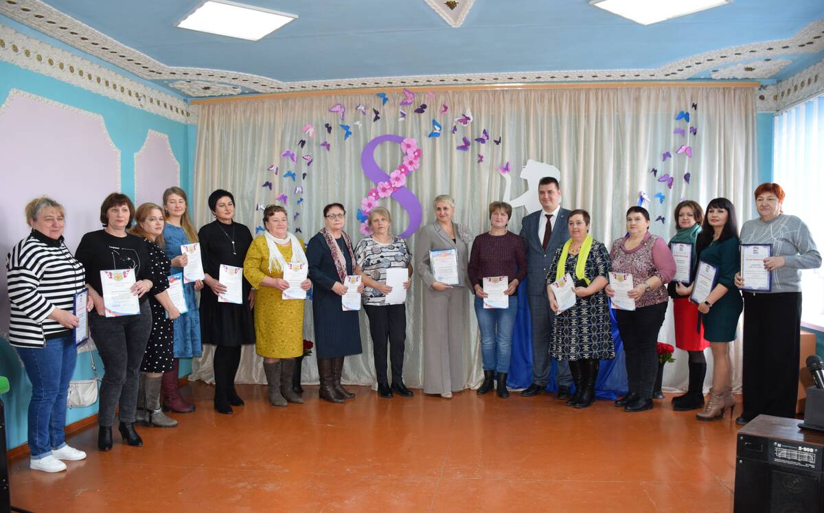 Женщин-волонтеров из Климовского района поздравили с праздником