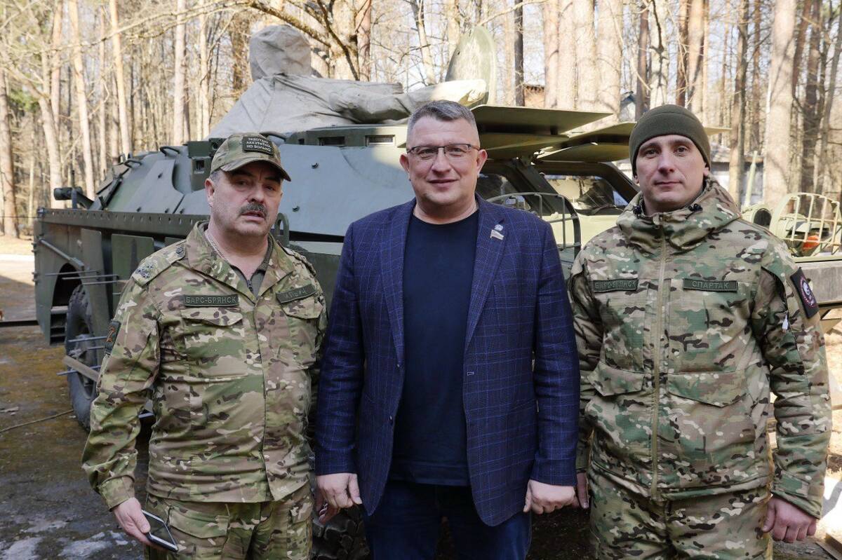 Бронетехнику «БАРС-Брянск» оборудуют противодроновыми «мангалами»