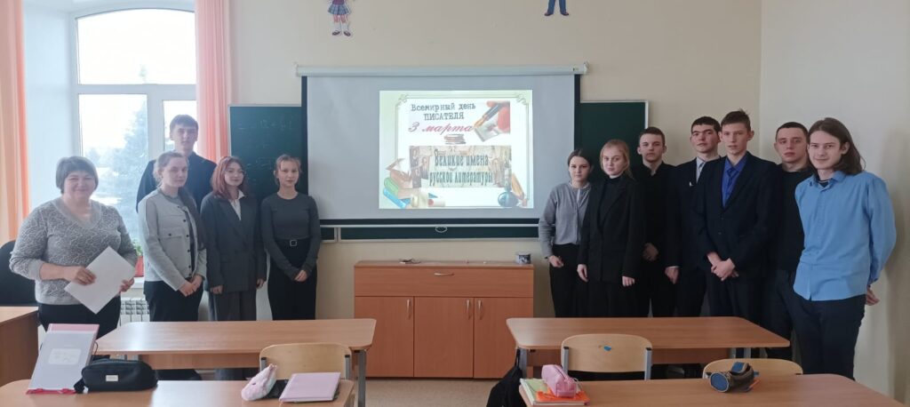 В школе г. Мглина прошел познавательный час «Великие имена русской литературы»